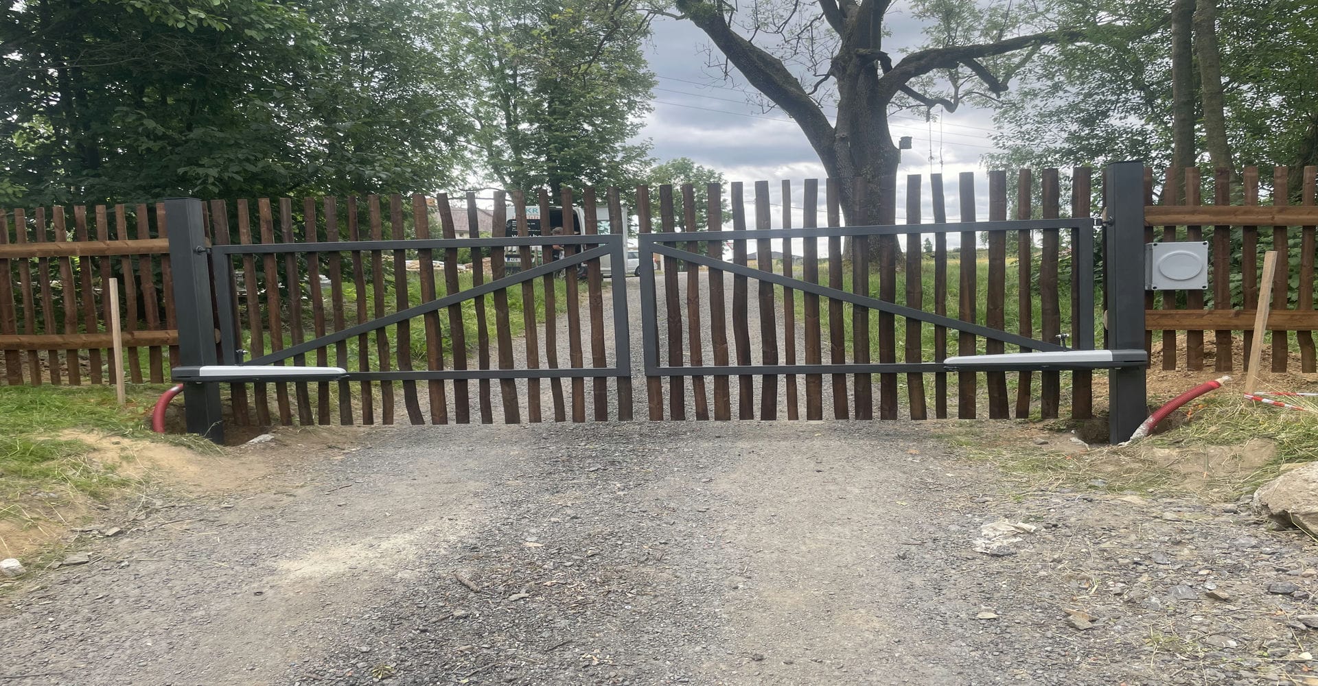 Obrázek 10 / Dřevěné ploty - ručně opracovaný   - realizace Opatov 212-2023